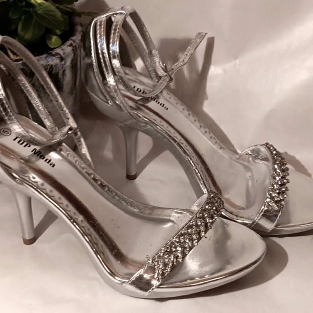 TOP Moda Silver Heels